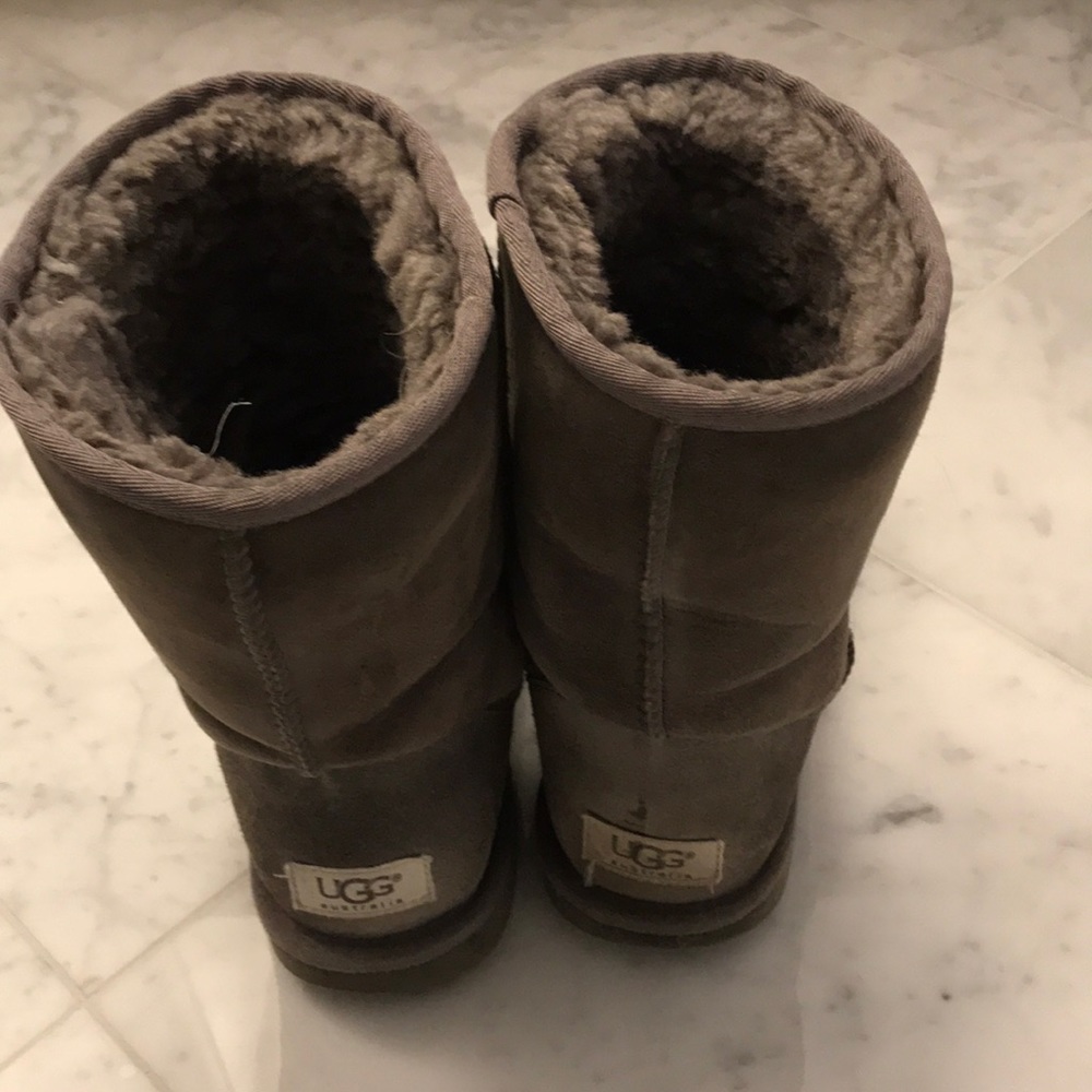 Gray uggs - Picture 2 of 2